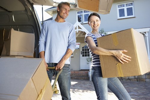 Efficient packing materials and labeled boxes used for a smooth move